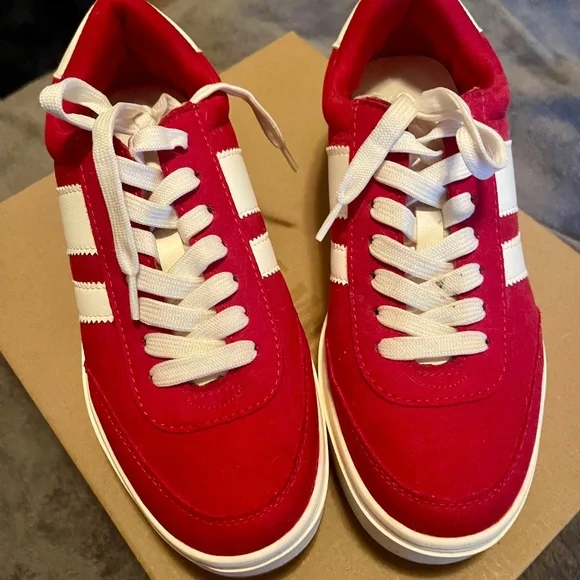 Madden Girl Platform Sneaker - Picture 2 of 4